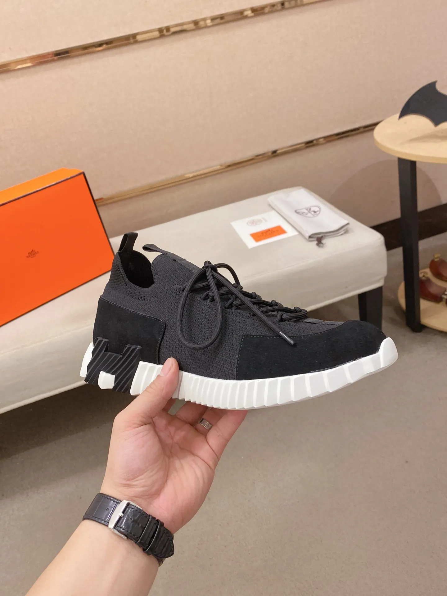 Men's clothing and shoes💰: 620💰《HERMES》【Classic Original Version】Hermès; Top 🔝 Purchasing Agency 🔍🔍Men's latest 🇺🇸 counters are on sale simultaneously, original imported from Italy ▲▲Silk cowhide with breathable fabric ▲▲ (high-end and expensive Qi·Grade) Exquisite workmanship (Italian 🇮🇹Imported water-dyed 🐂cowhide lining) Sole: Original sole provided by the original factory, ⚠️Exclusive double-layer activity·TPR·Rubber·Combined molded outsole; Super·comfortable·wear-resistant·non-slip·environmental protection The real thing is more beautiful if you take the real thing (high quality, follow the order), you can enter and exit the counter at will * Number of yards: 38·39·40·41·42·43·44# (can be customized 45.)